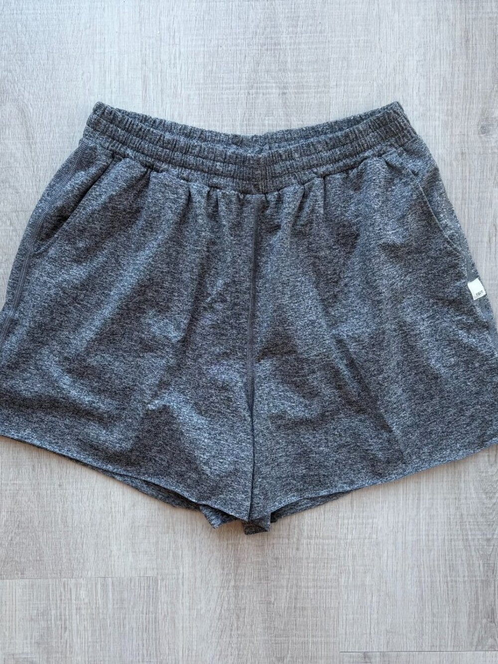 Vuori - Boyfriend Short - Women S - Heather Grey